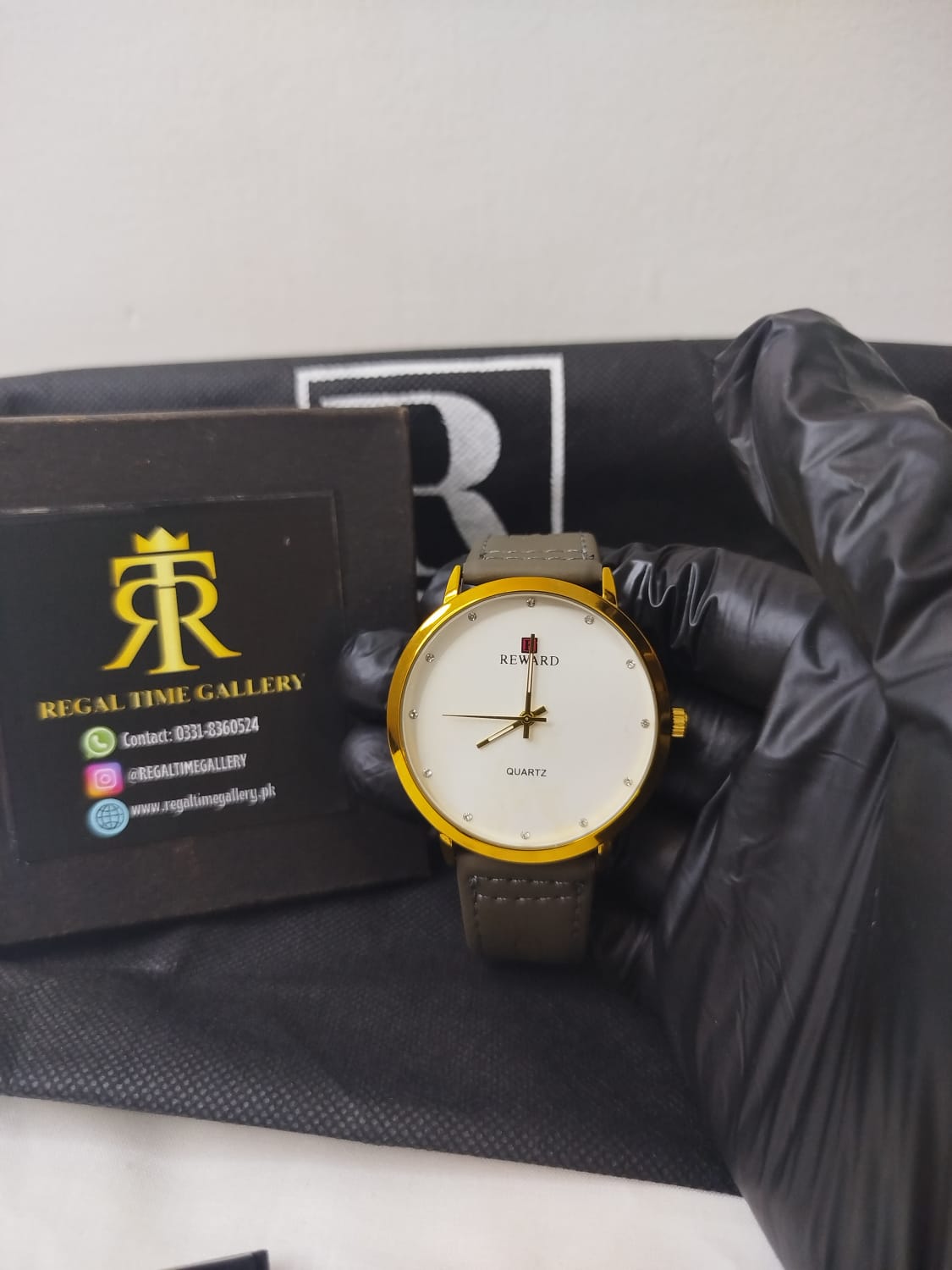 Reward Classic – Minimalist Gold & Olive Quartz Watch