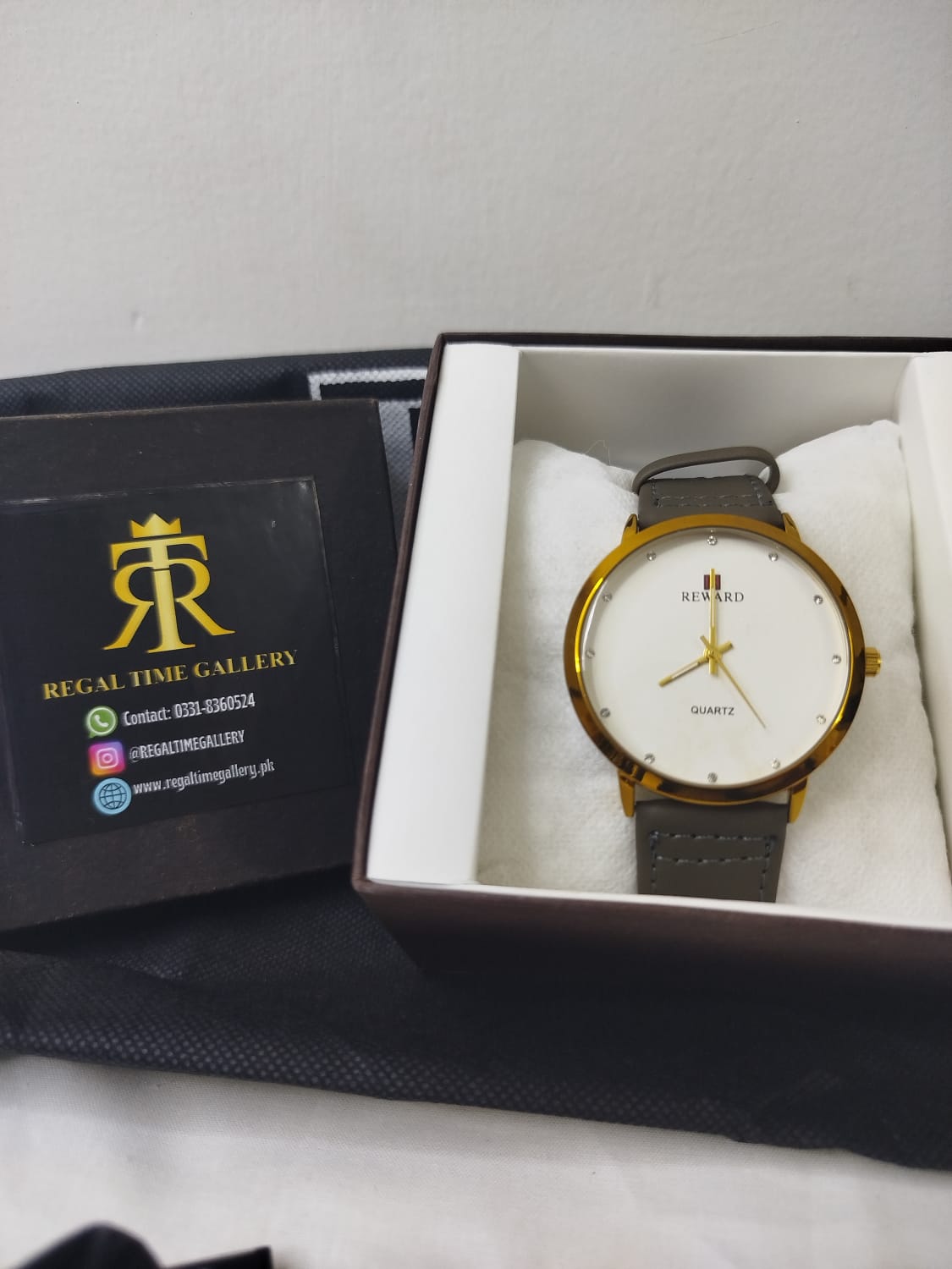 Reward Classic – Minimalist Gold & Olive Quartz Watch